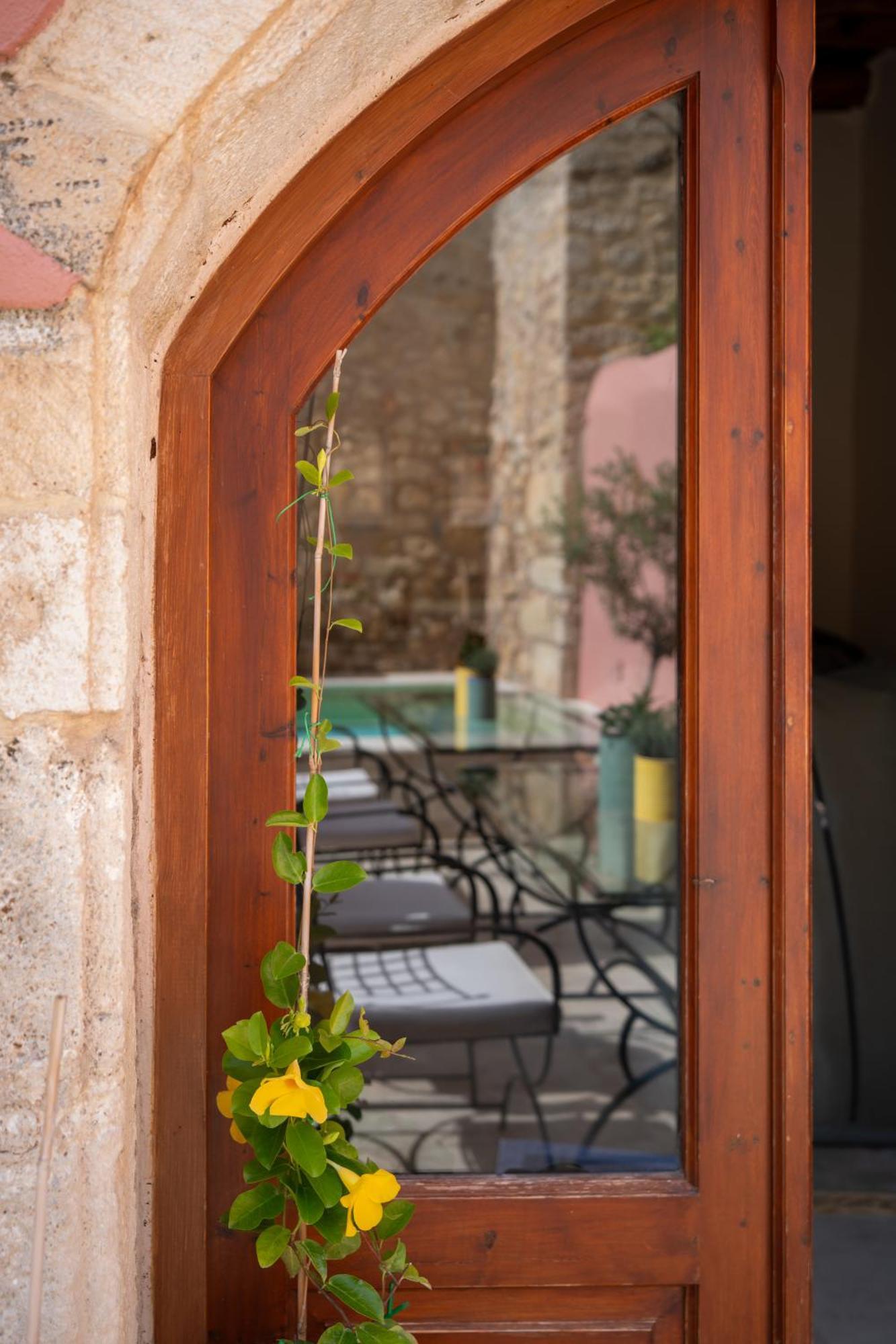 Phaedra Suites (Adults Only) Ретимно Экстерьер фото